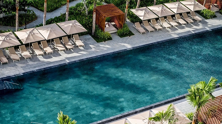 Hồ bơi ngoài trời