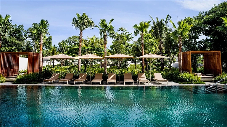 Hồ bơi ngoài trời