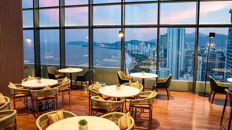 Khu vực Regency Club Lounge