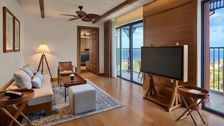 Admiral Suite with Ocean Front Seaview