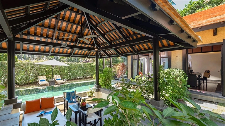 Sân ăn uống trong Biệt thự hồ bơi