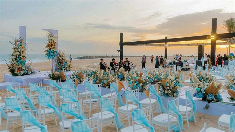Tiệc cưới bên bãi biển