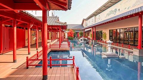 Khu vực tắm Onsen ngoài trời tại tầng 4 khu công viên nước
