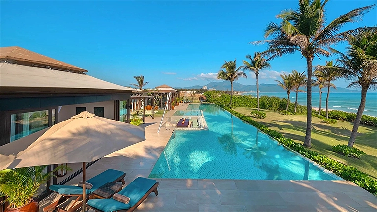 Hạng phòng Grand Beach Pool Villa 4BR