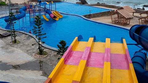 Khu vực hồ bơi