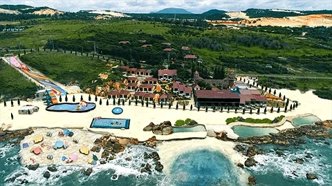 Toàn cảnh khu nghỉ dưỡng Adora Bay Kê Gà Beach