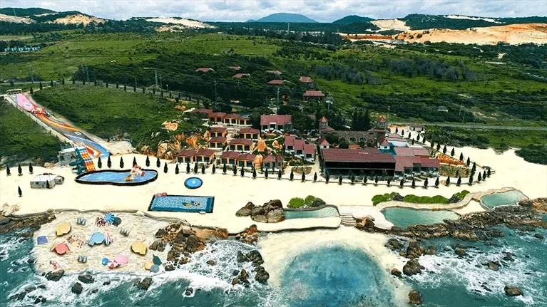 Toàn cảnh khu nghỉ dưỡng Adora Bay Kê Gà Beach