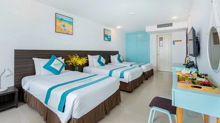 Deluxe Triple – Sea View