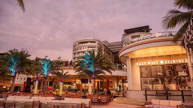 Khu vực Beach Club - East West Brewing