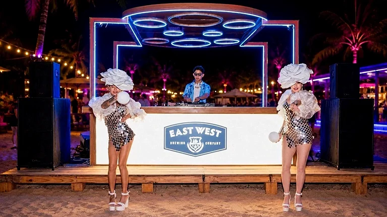Khu vực Beach Club - East West Brewing