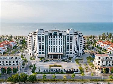 Trà Cổ Long Beach Hotel & Resort Quảng Ninh