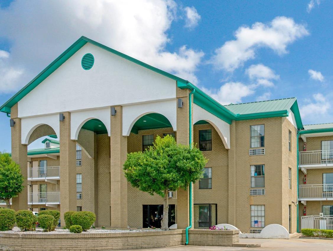 Ngoại cảnh khách sạn