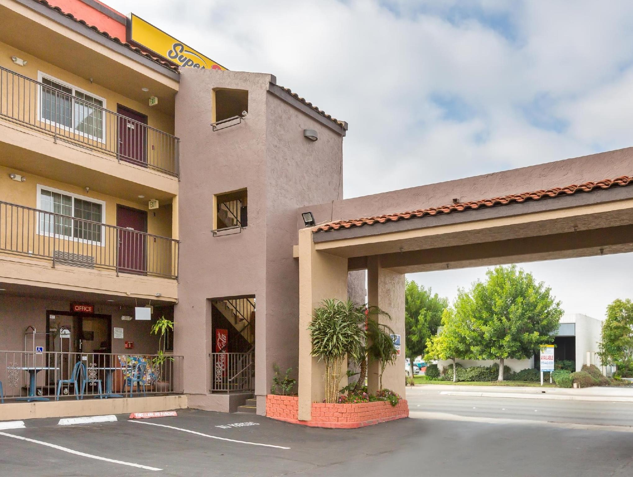 Ngoại cảnh khách sạn