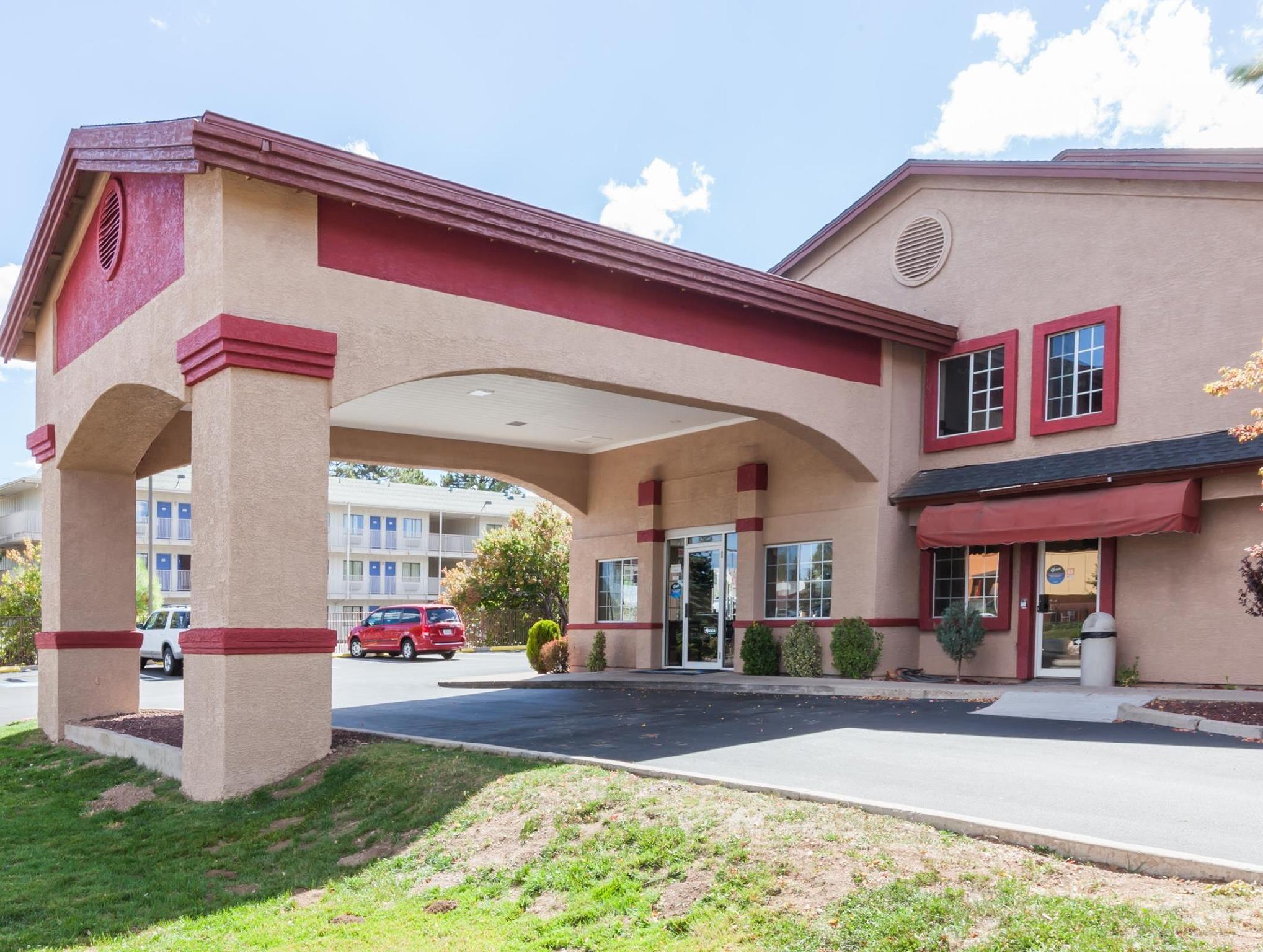 Ngoại cảnh khách sạn