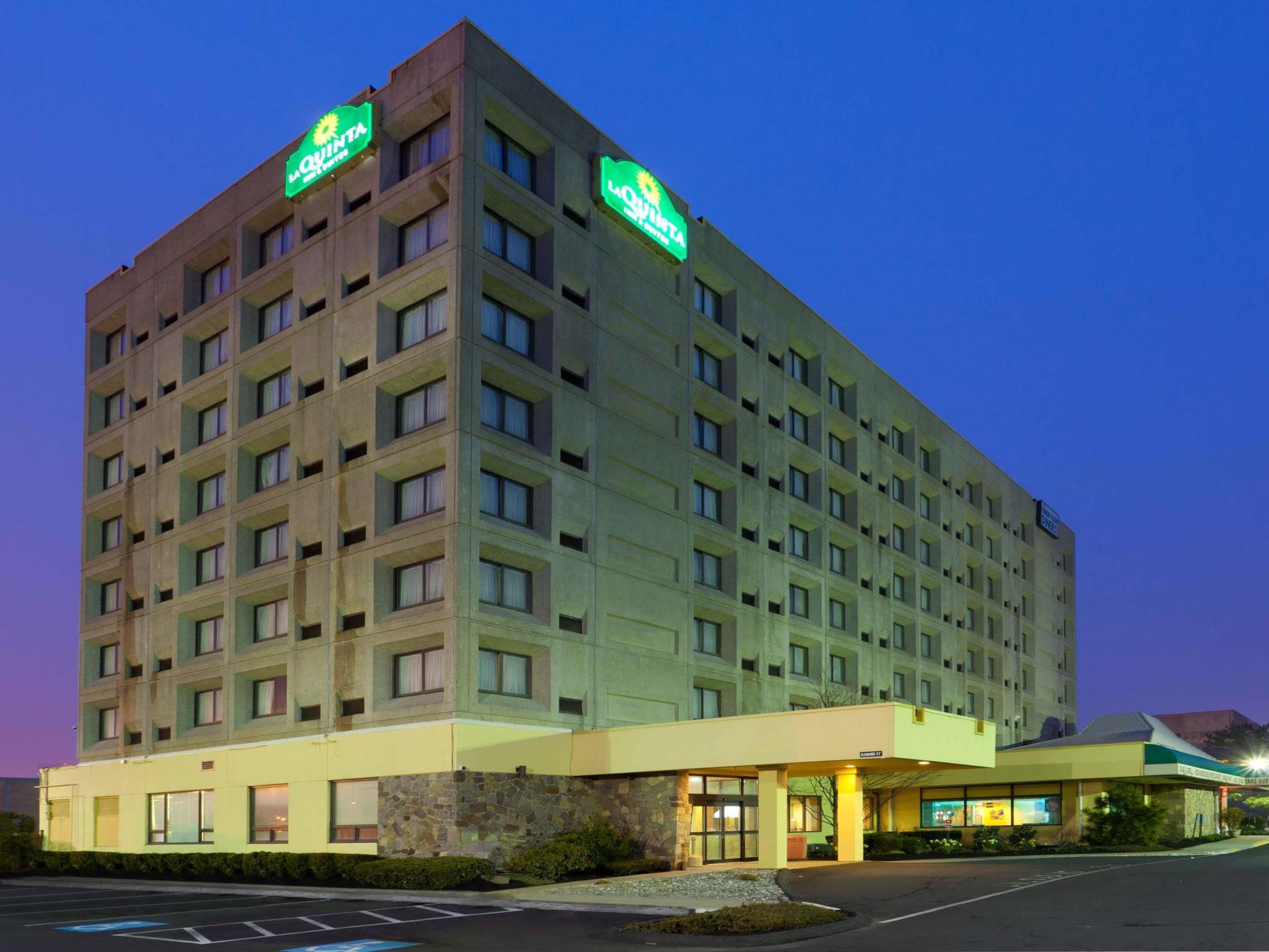 Ngoại cảnh khách sạn