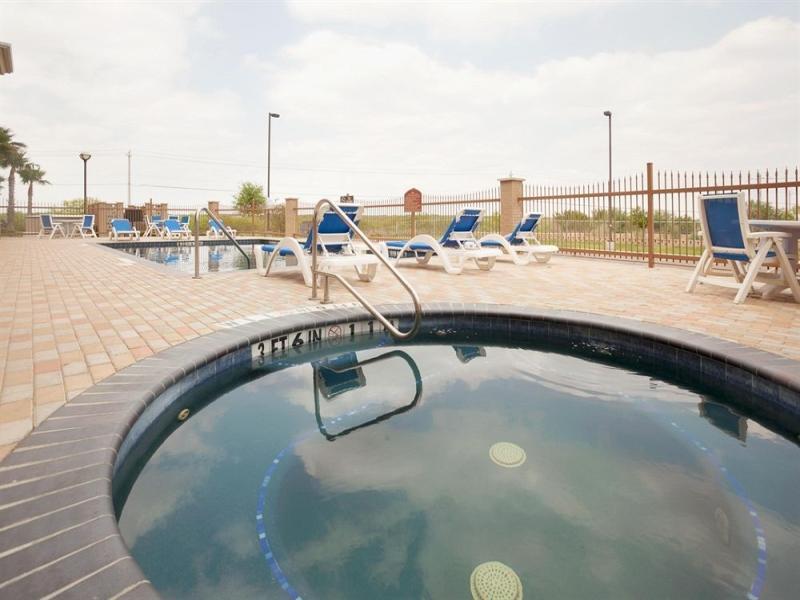 Khu vực xung quanh