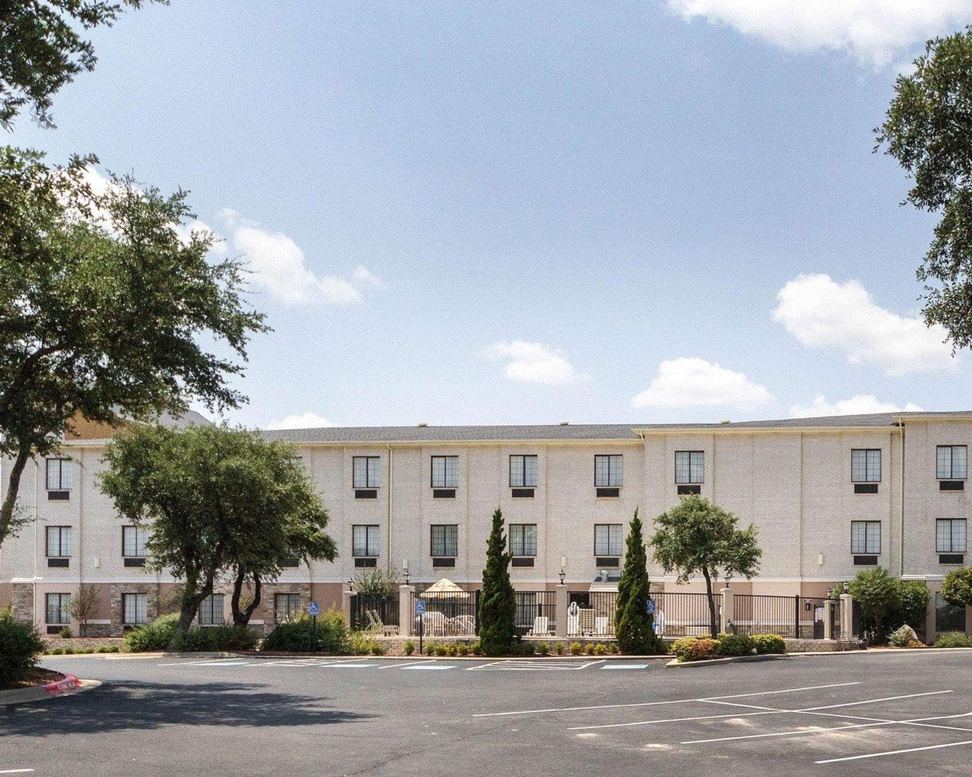 Ngoại cảnh khách sạn