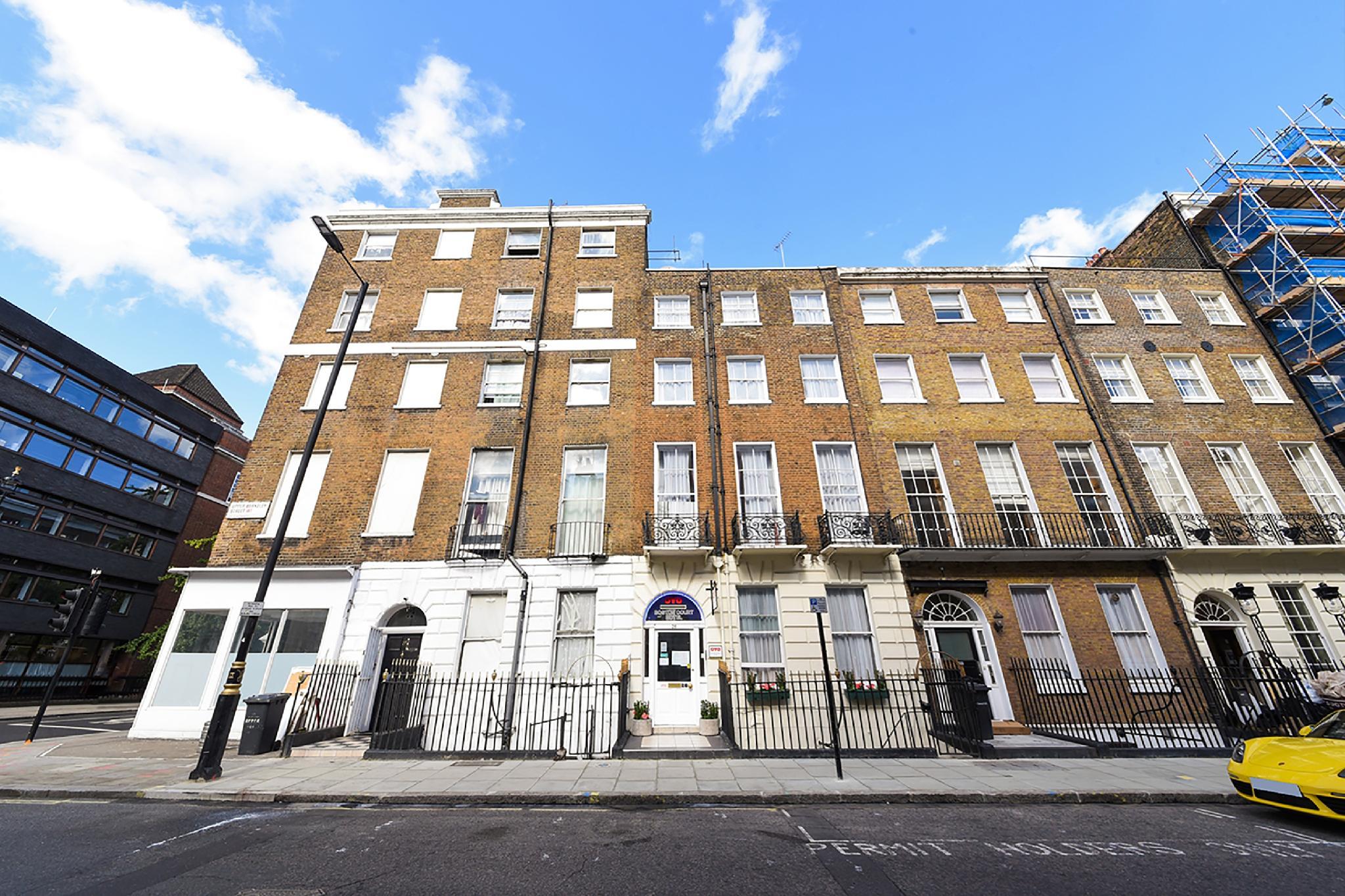 Ngoại cảnh khách sạn