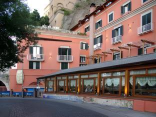 Ngoại cảnh khách sạn