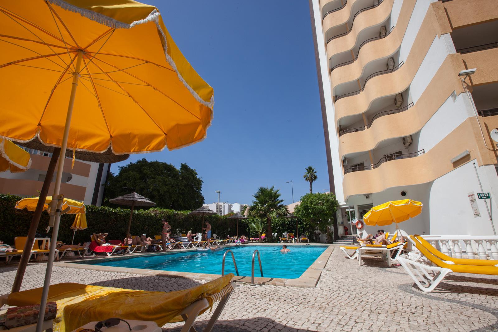 Ngoại cảnh khách sạn