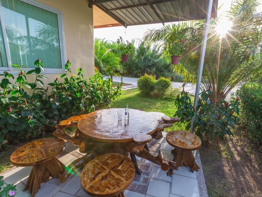 Khu vực xung quanh