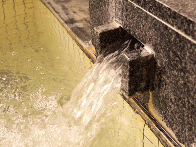 Tắm suối nước nóng