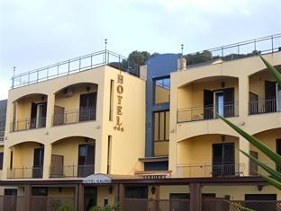 Ngoại cảnh khách sạn