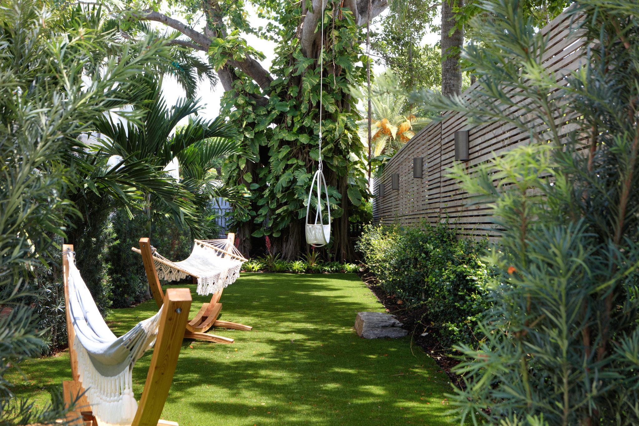 Nơi tham quan gần đây