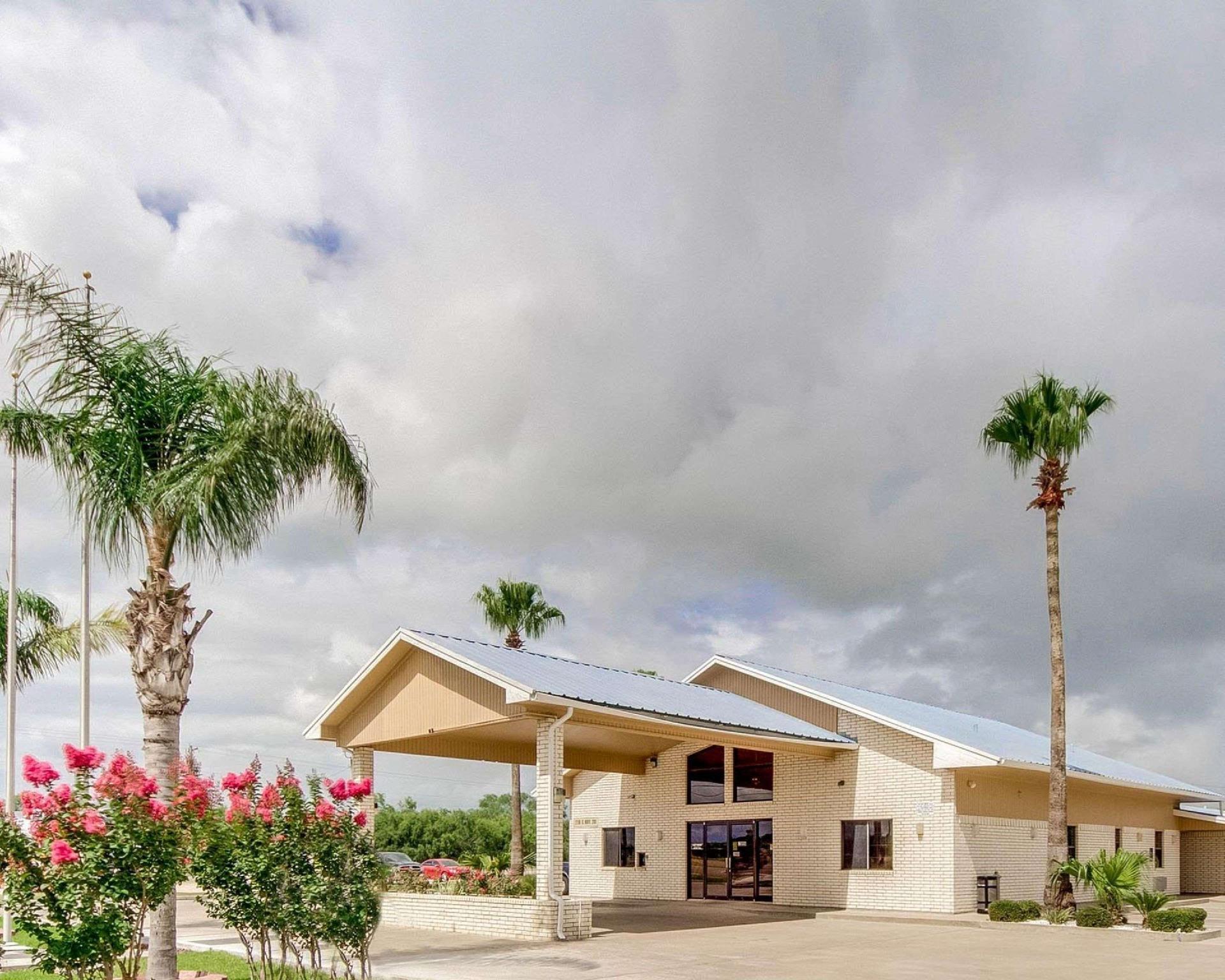 Ngoại cảnh khách sạn