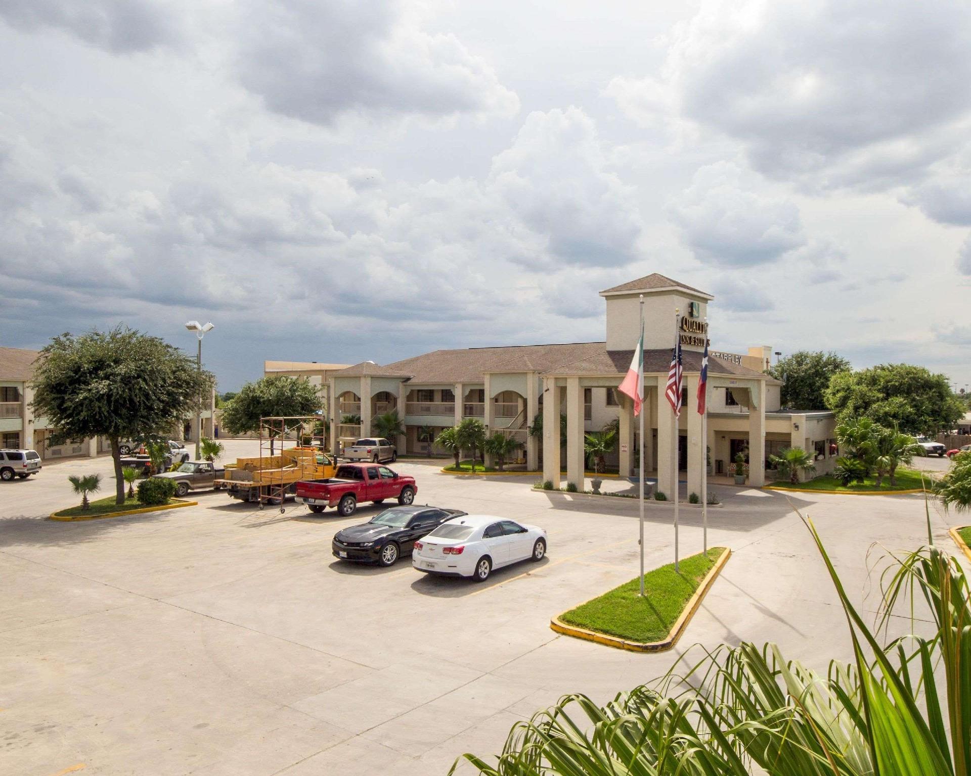 Ngoại cảnh khách sạn