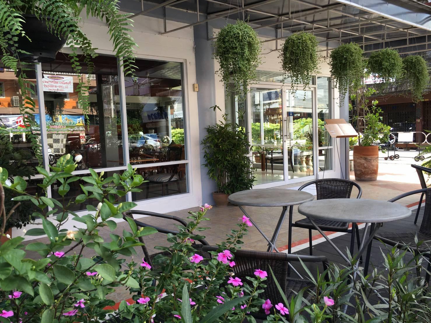 Khu vực xung quanh