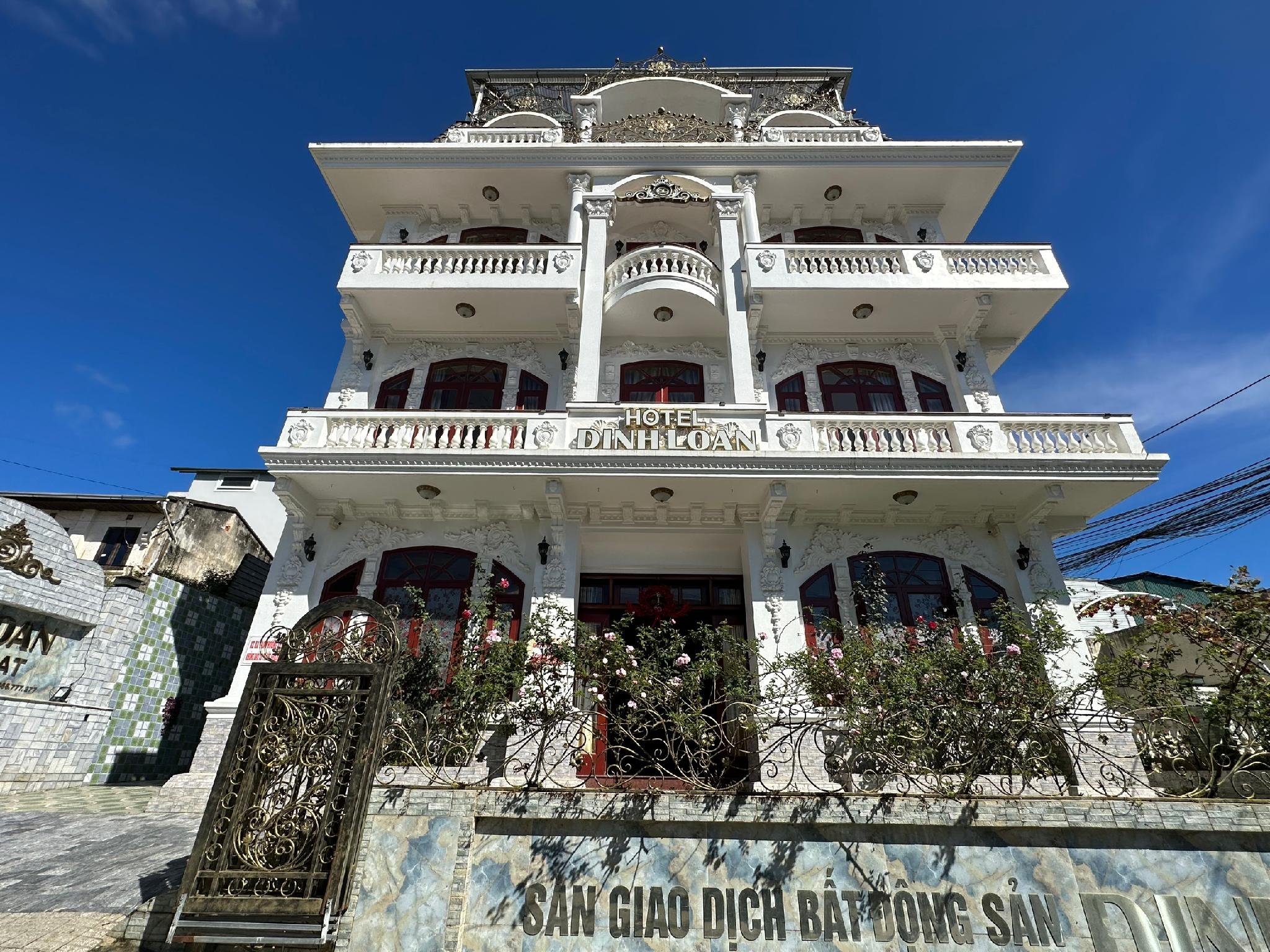 Ngoại cảnh khách sạn