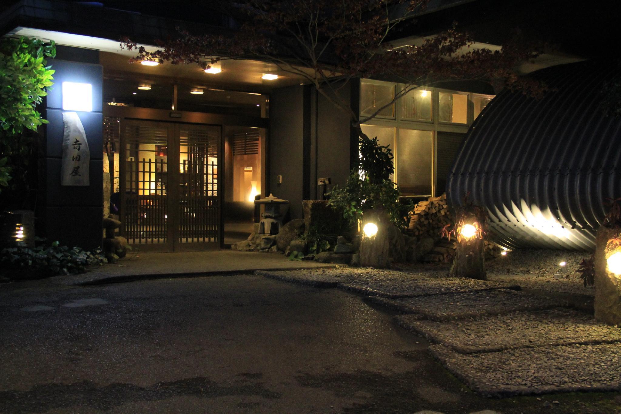 Ngoại cảnh khách sạn