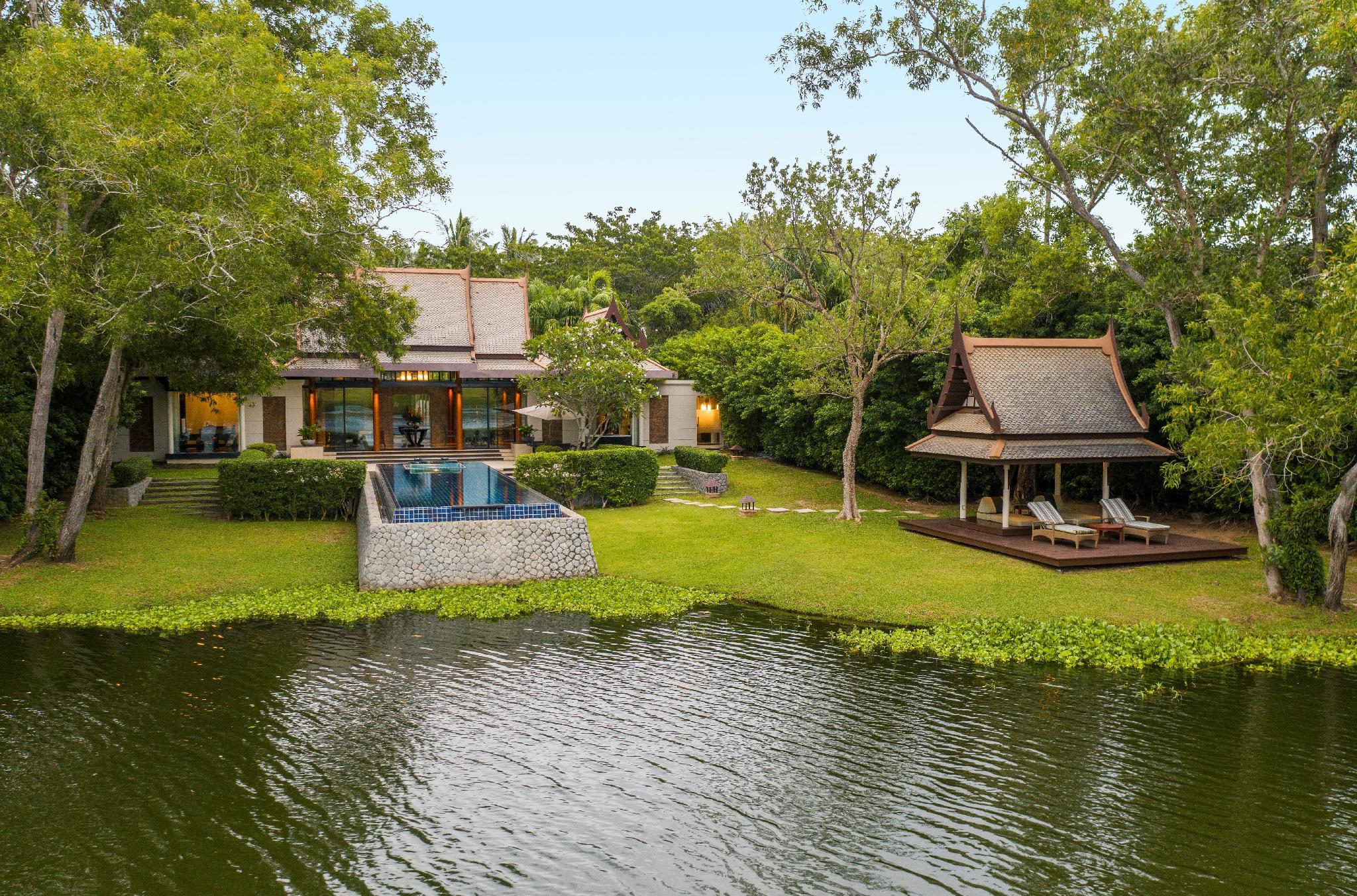 Khu vực xung quanh