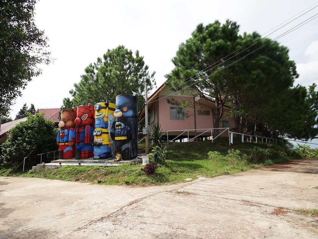 Khu vực xung quanh