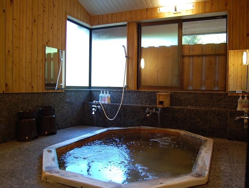 Bồn tắm nước nóng