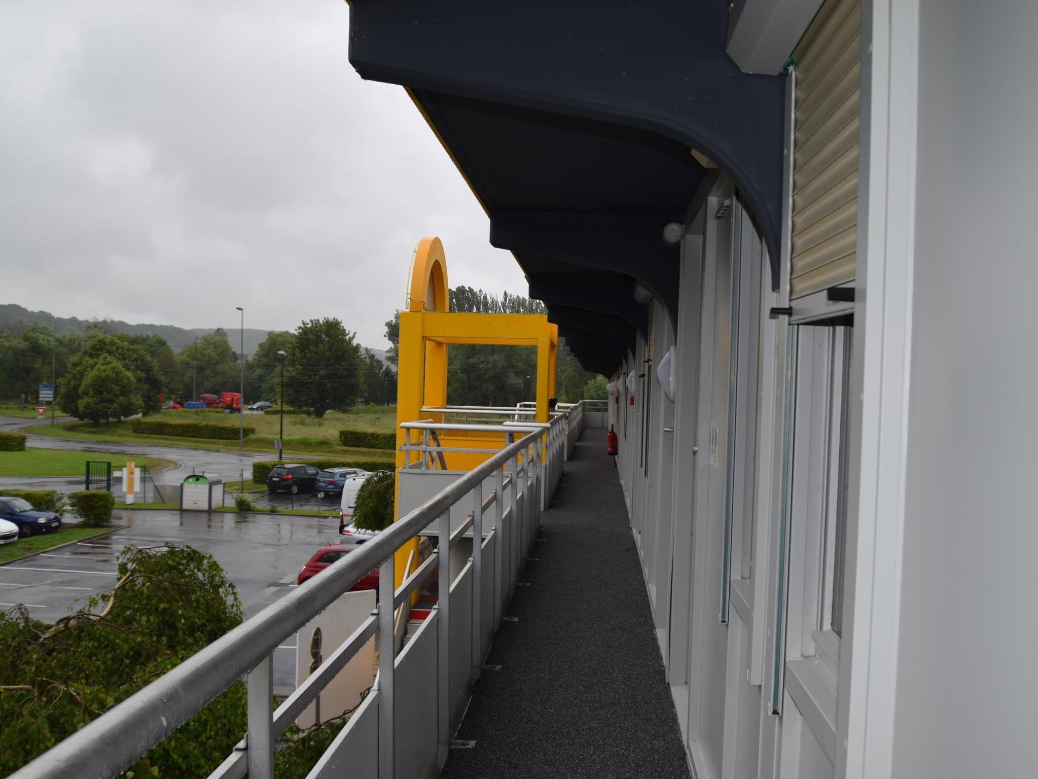 Ngoại cảnh khách sạn