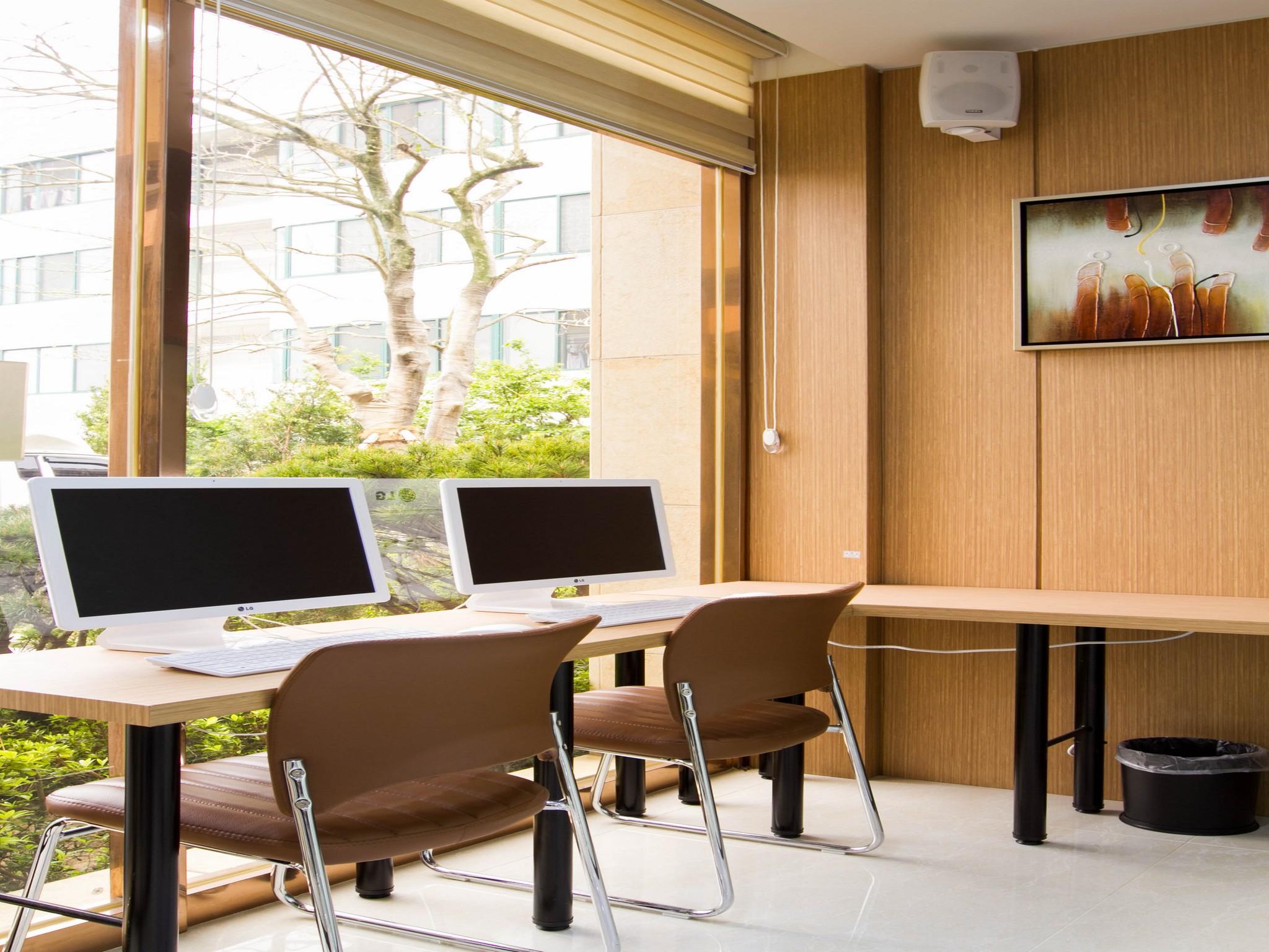 Trung tâm hội nghị