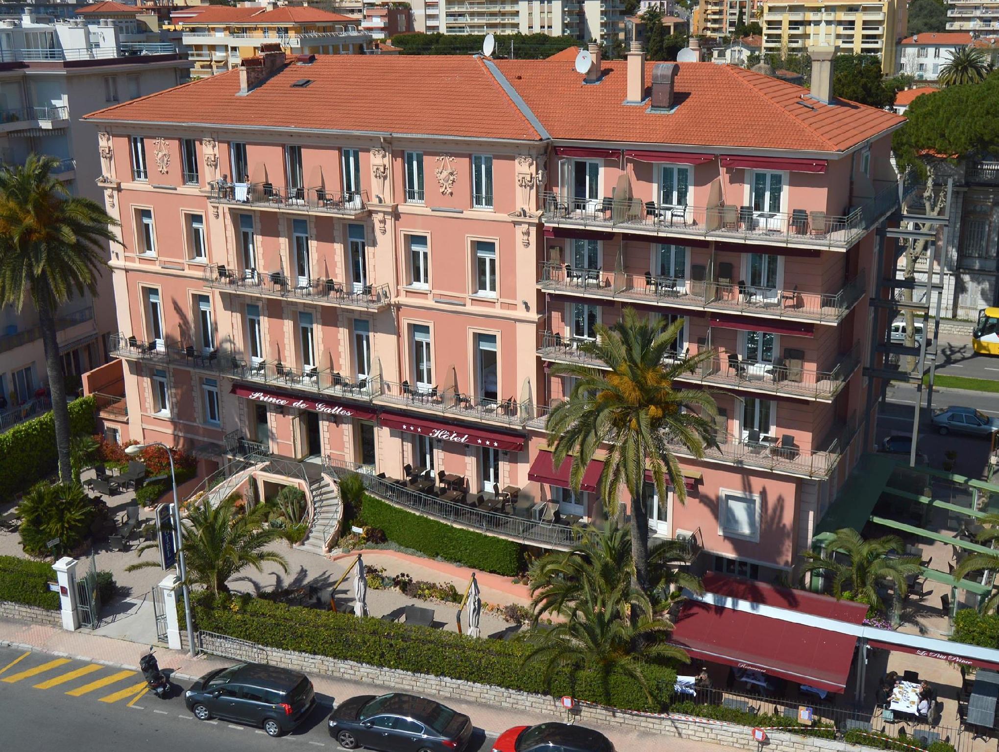 Ngoại cảnh khách sạn