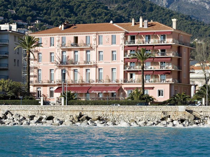 Ngoại cảnh khách sạn