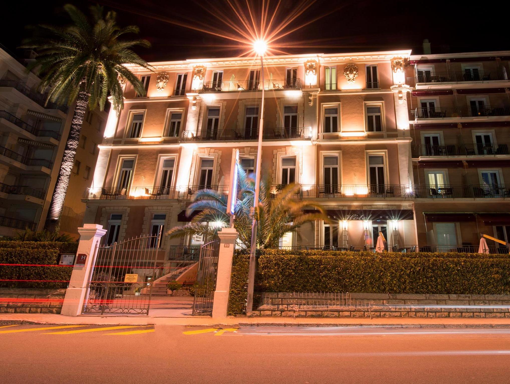 Ngoại cảnh khách sạn