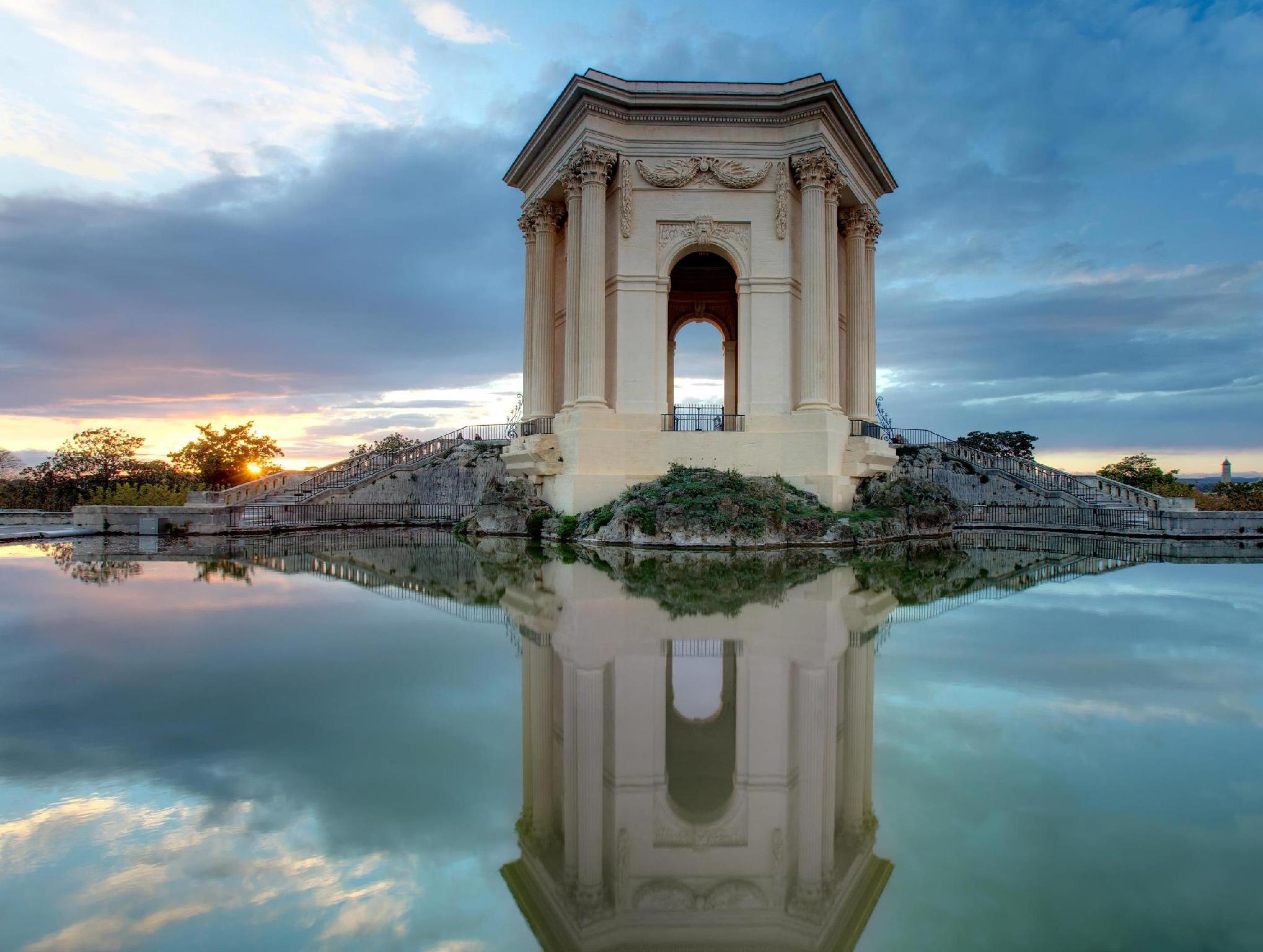 Ngoại cảnh khách sạn