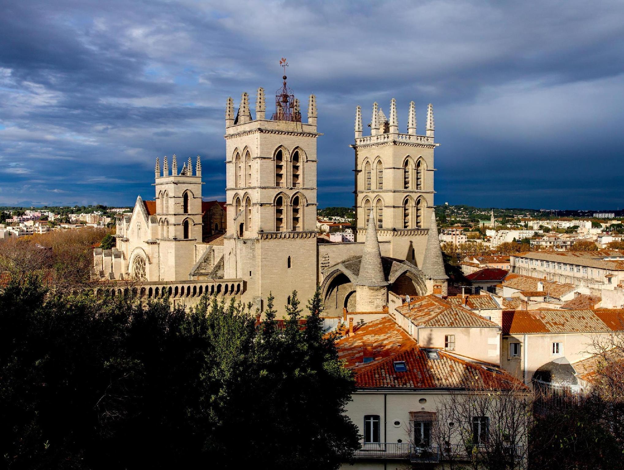 Ngoại cảnh khách sạn