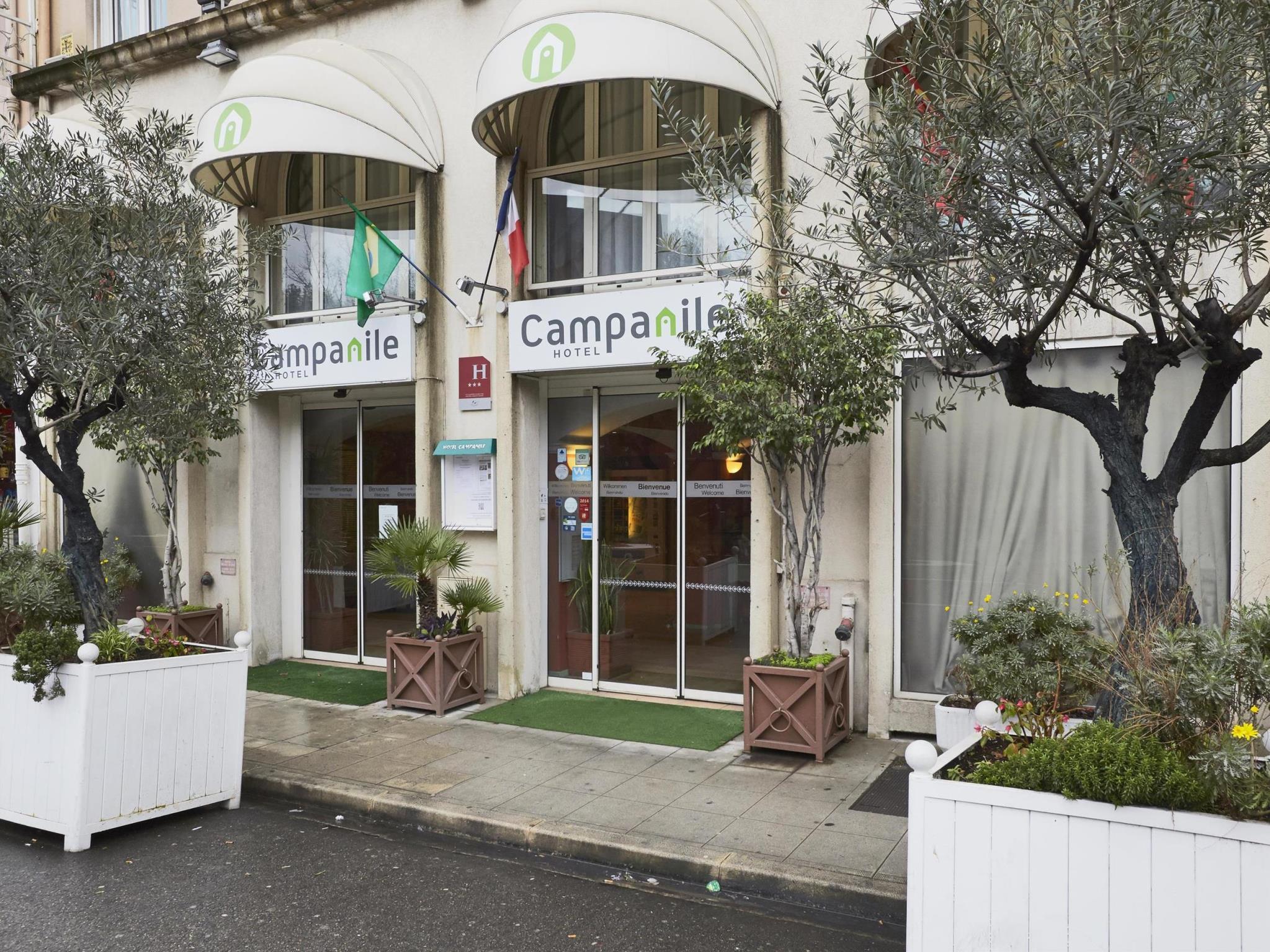 Ngoại cảnh khách sạn