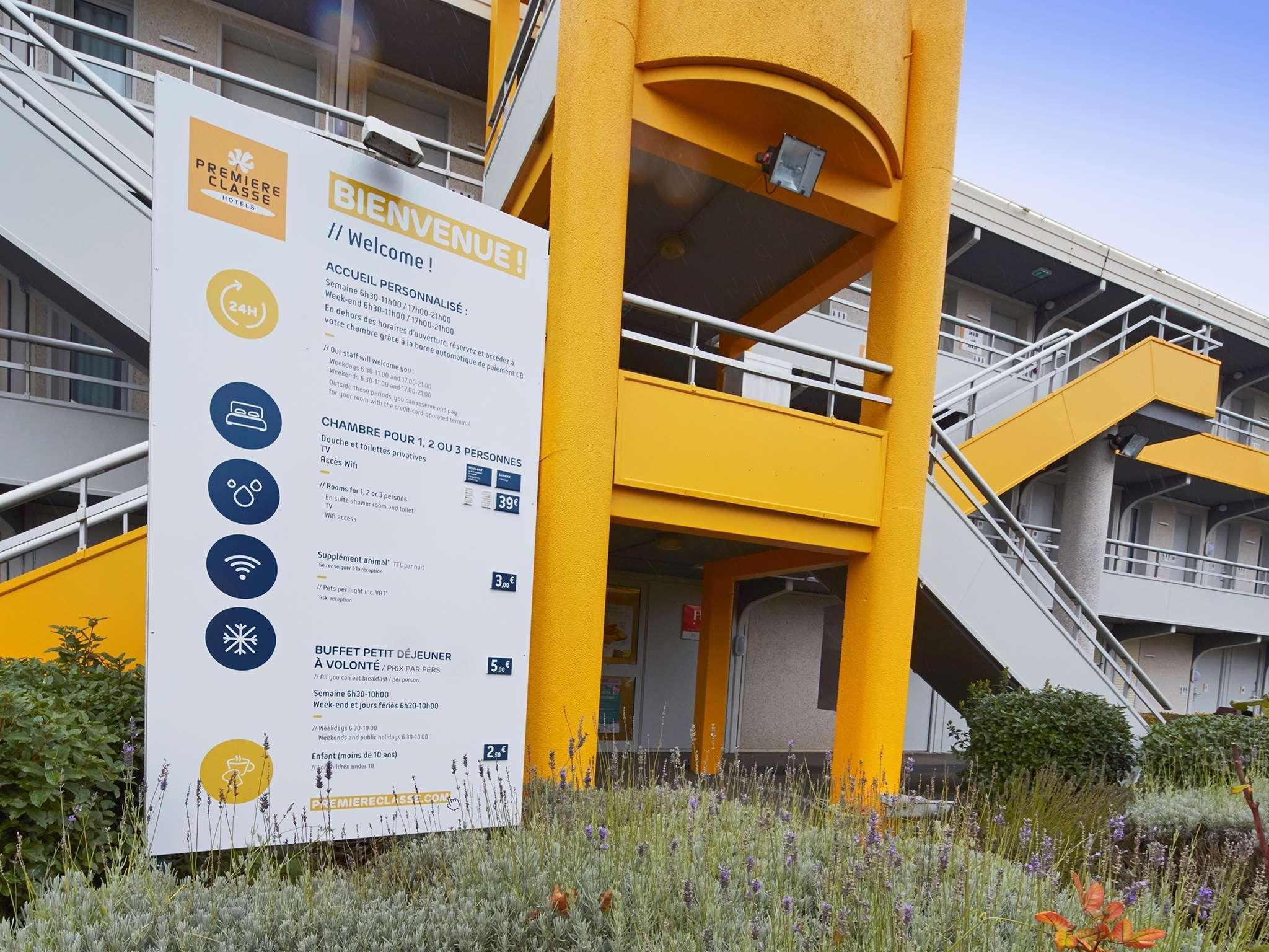 Ngoại cảnh khách sạn