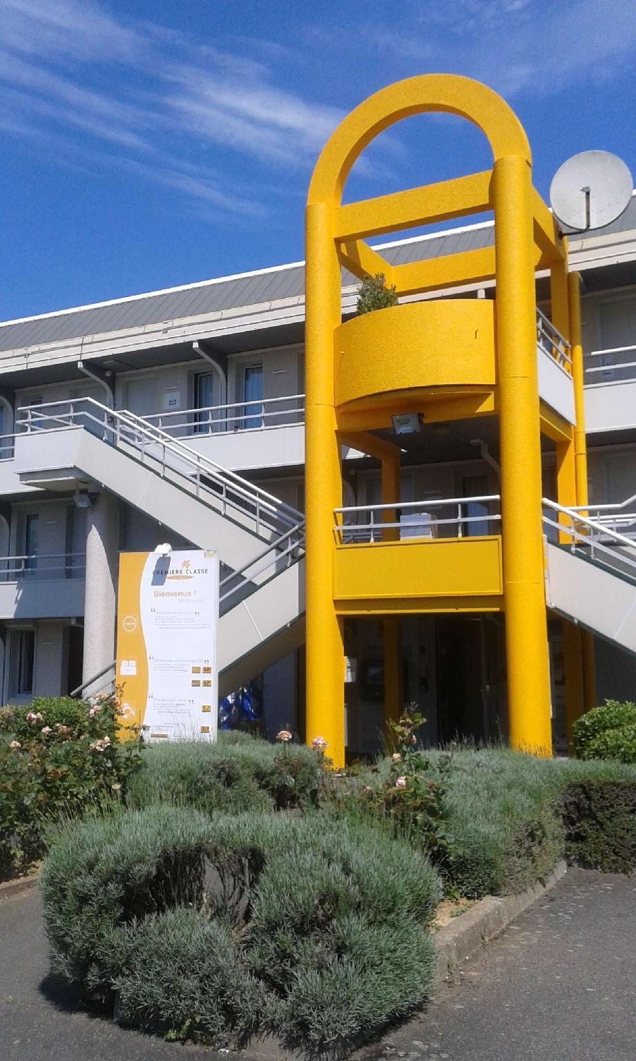 Ngoại cảnh khách sạn