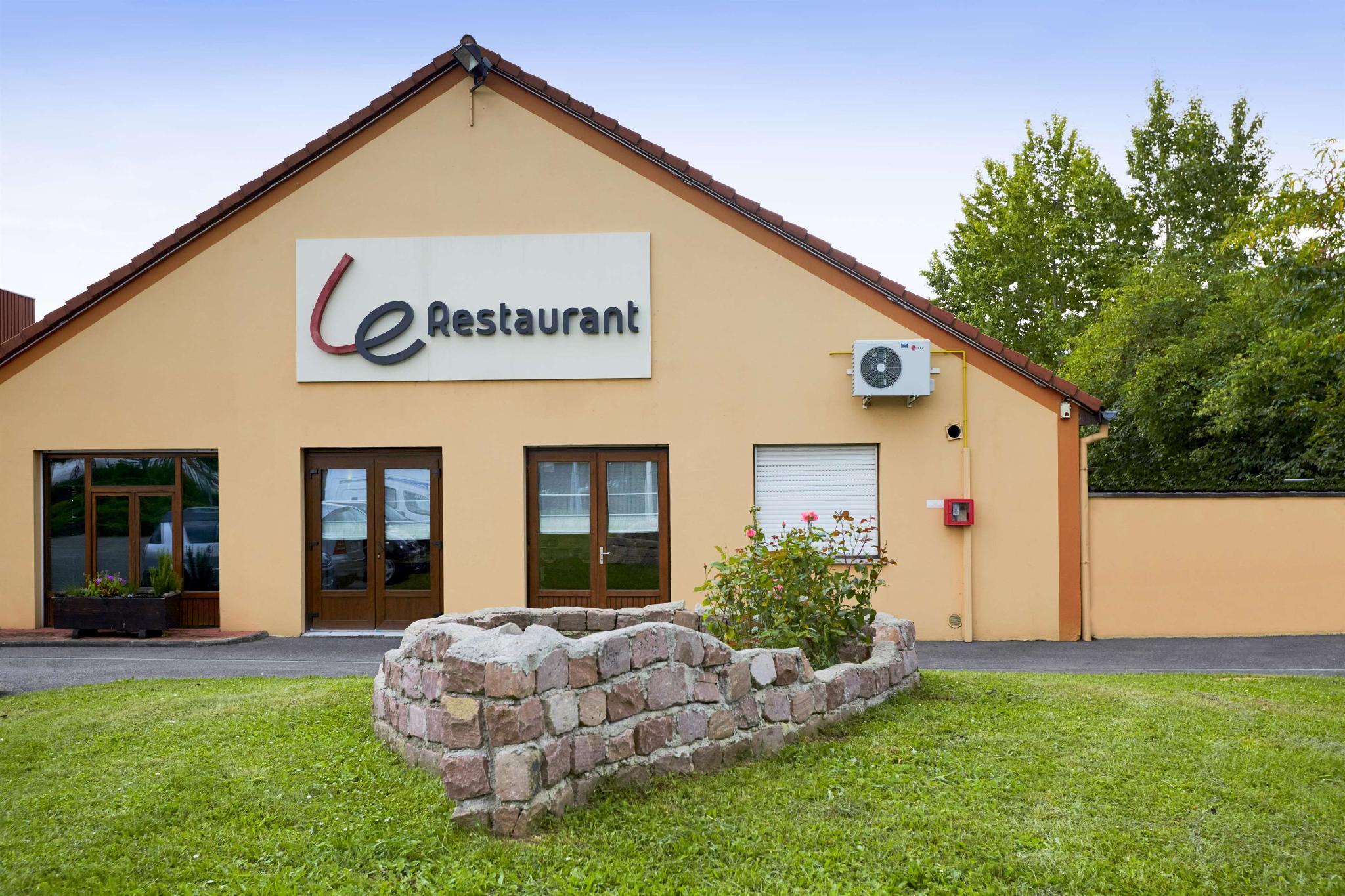 Ngoại cảnh khách sạn