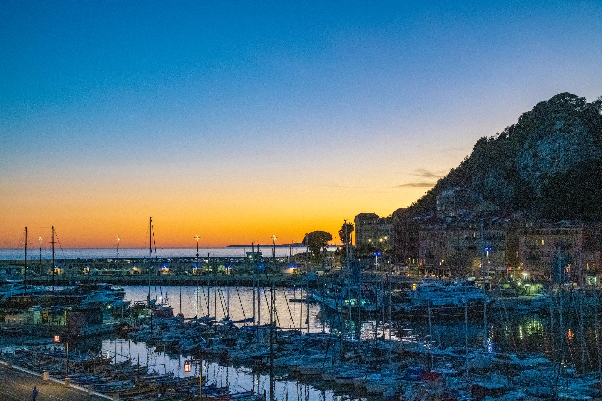 Khu vực xung quanh