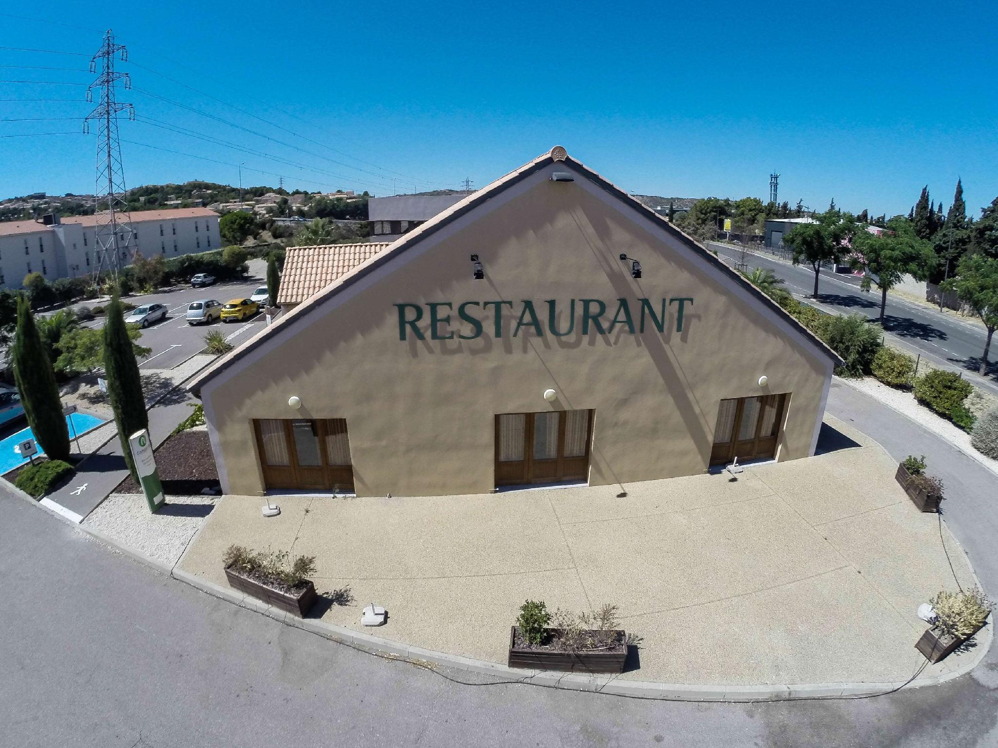 Ngoại cảnh khách sạn