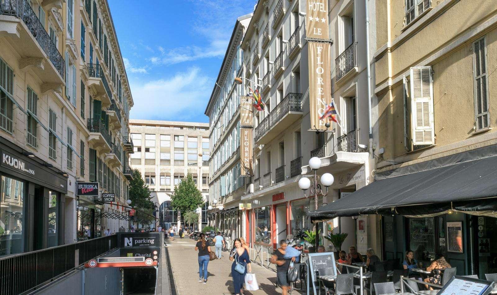 Khu vực xung quanh